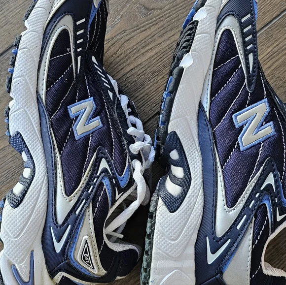 New  new balance size 5 youth - Picture 10 of 11